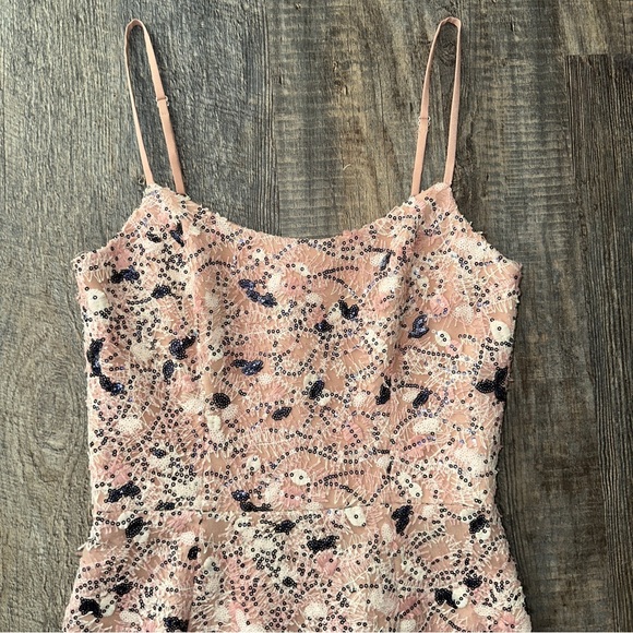 DRESS THE POPULATION light pink sequin Jill ruffle hem mini dress XS - Picture 2 of 10